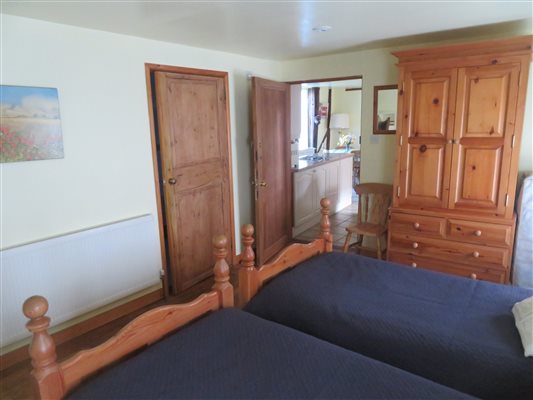 Twin bedroom